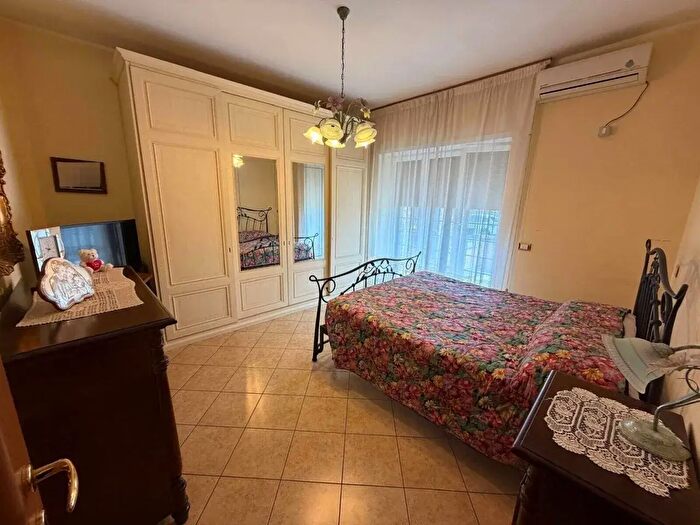 Appartamento trilocale in vendita in Via Samassi, Roma