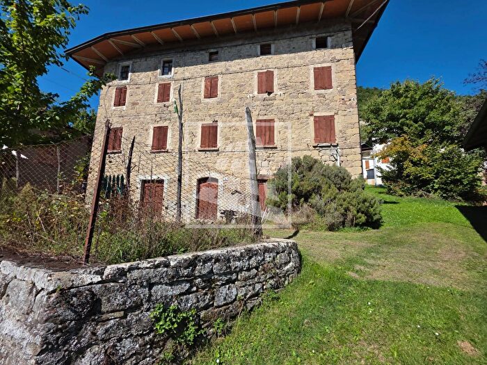 Appartamento con 5 locali in vendita in Via Iatica, Carpineti