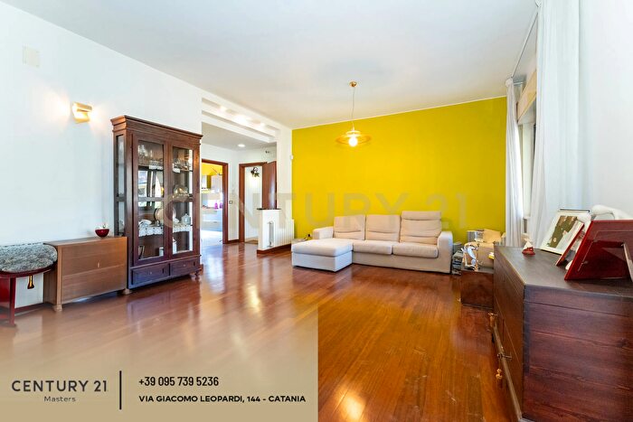 Casa con 7 locali in vendita in Via G Grassi, Trecastagni