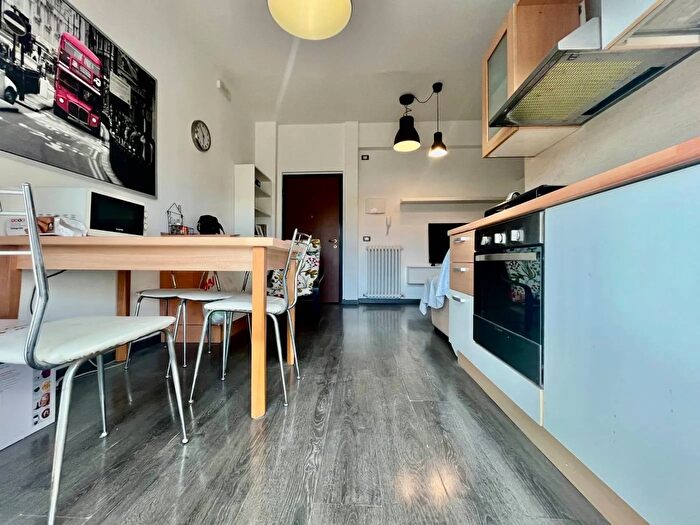 Appartamento trilocale in vendita in Indirizzo Via Esino, Ancona