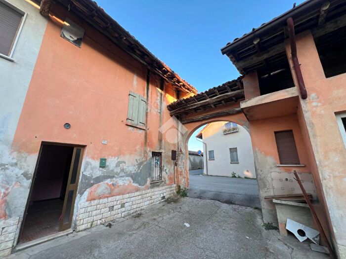 Casa trilocale in vendita in Vicolo S Pietro, Verolavecchia