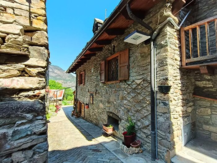 Casa con 8 locali in vendita in Les Combes, Introd