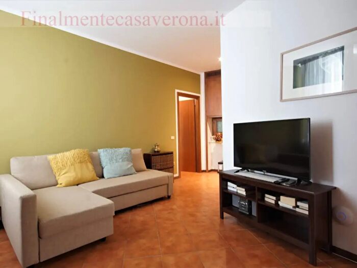 Appartamento trilocale in affitto in Via Ponte Rofiolo, Verona