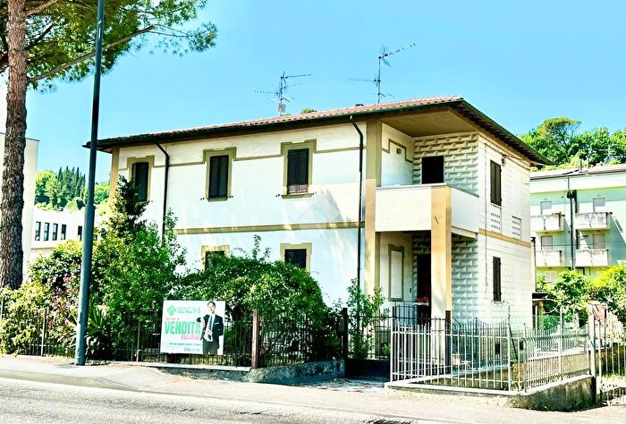 Appartamento trilocale in vendita in Via dei Filosofi, Spoleto