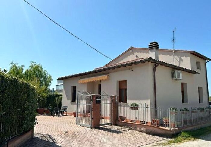 Casa con 6 locali in vendita in Località Pineta, Castiglione Del Lago