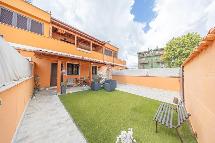 Casa bilocale in vendita in Via SantElpidio a Mare, Roma