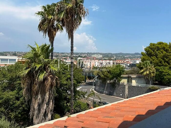 Appartamento trilocale in affitto in Catania