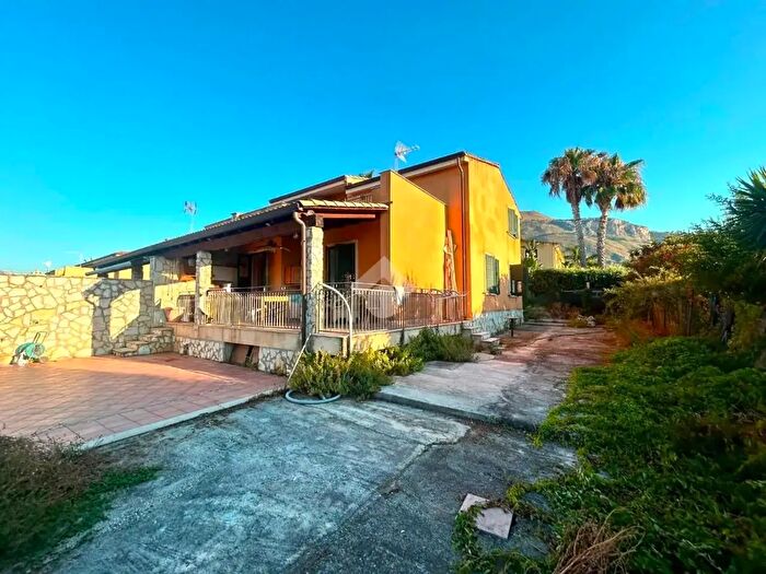 Casa trilocale in affitto in Via Piano S Michele, Altavilla Milicia