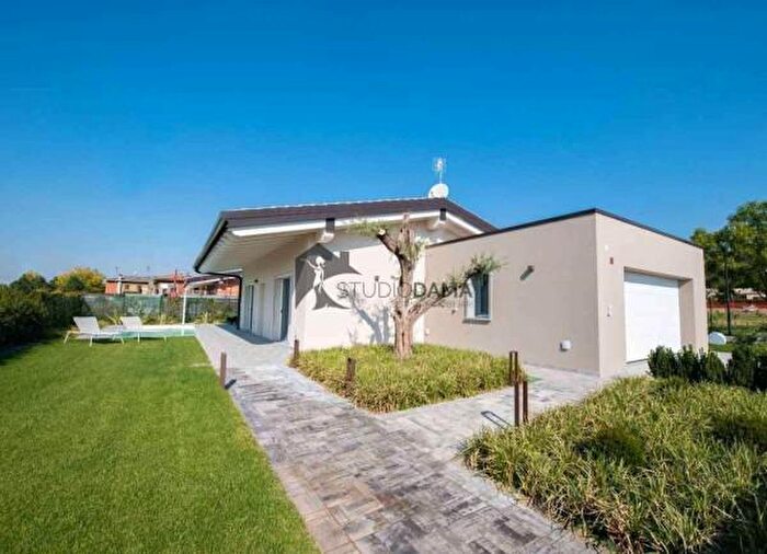 Casa quadrilocale in vendita in Desenzano Del Garda