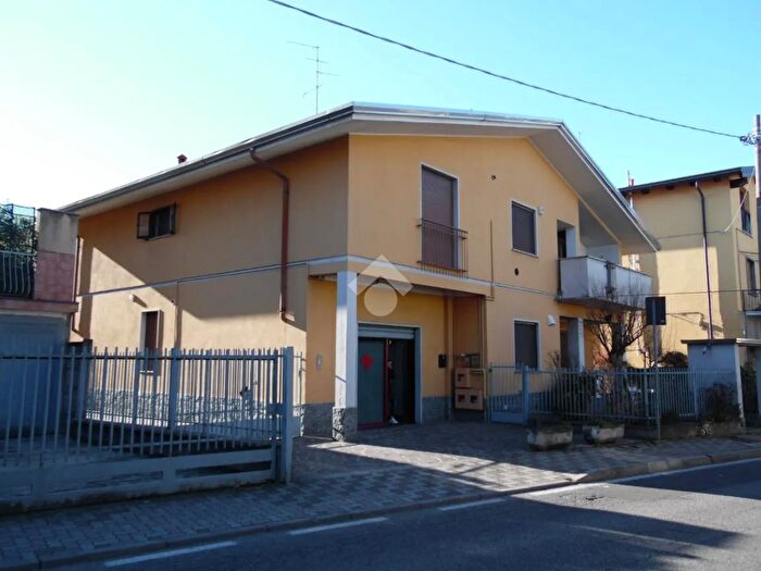 Casa trilocale in vendita in Via Giuseppe Verdi, Limbiate