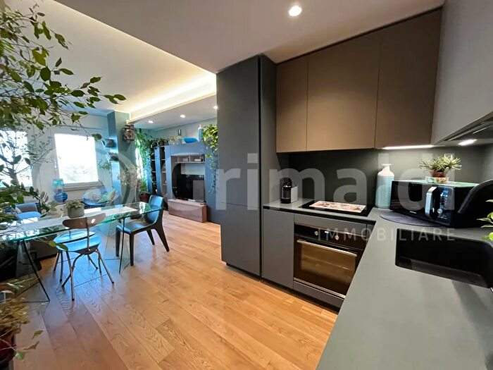 Appartamento trilocale in vendita in Via Savonarola, Padova