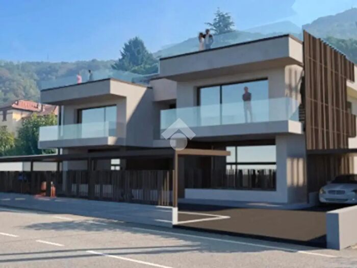 Appartamento trilocale in vendita in Via Roma, Porto Ceresio