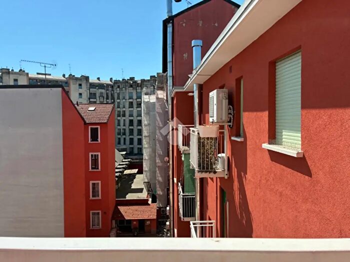 Appartamento trilocale in vendita in Via Volvinio, Milano