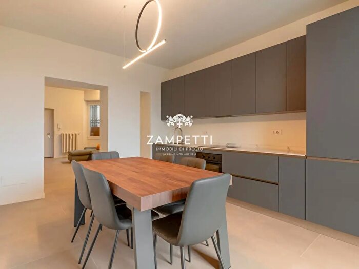 Appartamento con 6 locali in vendita in Corso Vercelli, Milano