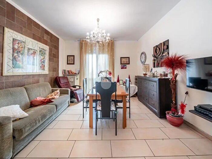 Appartamento trilocale in vendita in Via Montefiorino, Reggio Emilia