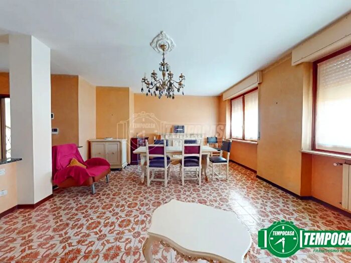 Appartamento trilocale in vendita in Via al Castello, Acqui Terme