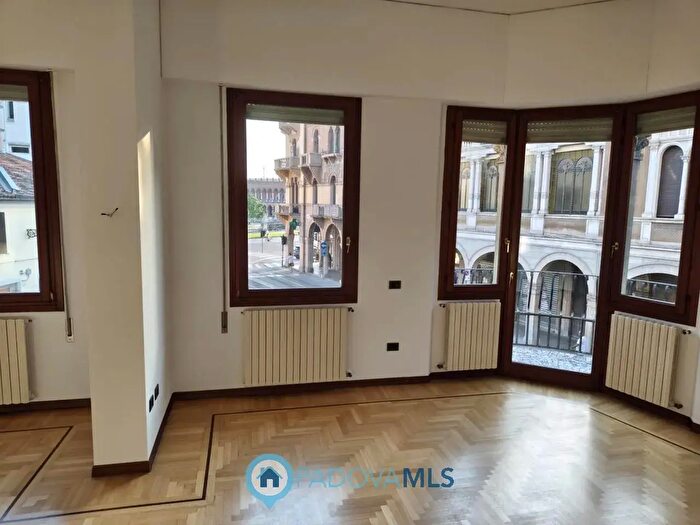 Appartamento quadrilocale in affitto in Via Beato Luca Belludi, Padova