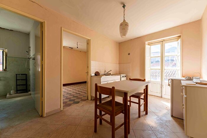 Appartamento con 5 locali in vendita in Via Conte di Cavour Castelbuono, Castelbuono