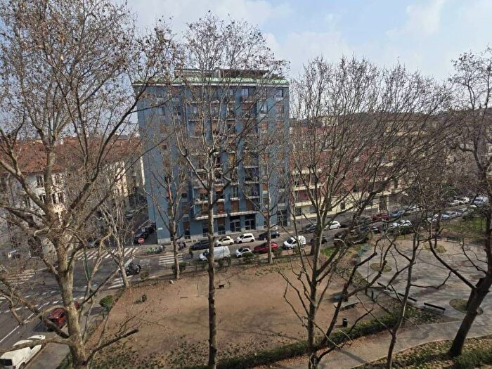 Appartamento trilocale in affitto in VIA DEZZA, Dezza, Milano