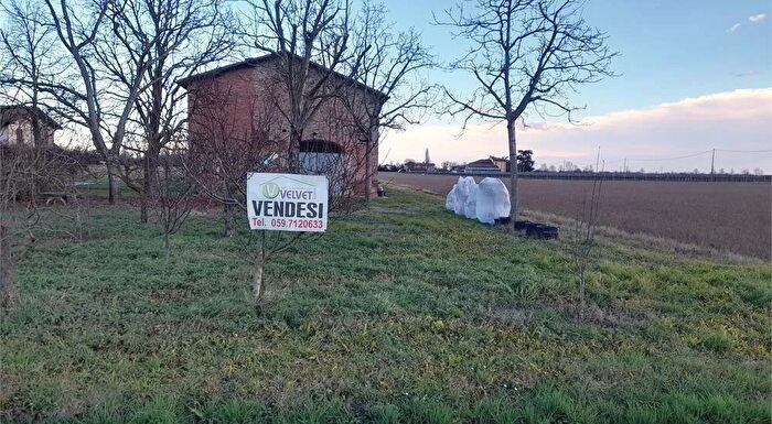 Casa con 10 locali in vendita in Castelfranco Emilia Via Muzza Nuova, Castelfranco Emilia