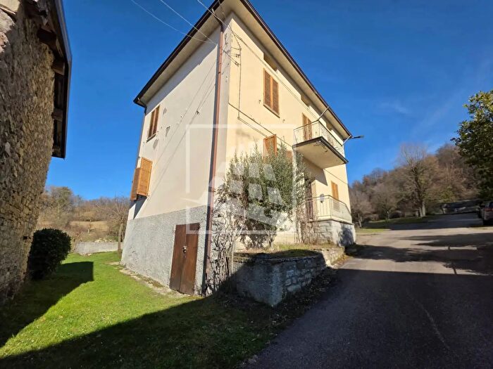 Casa con 7 locali in vendita in Via dei Gelsi, Carpineti