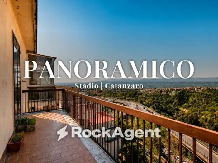 Appartamento con 6 locali in vendita in Via Madonna dei Cieli, Catanzaro