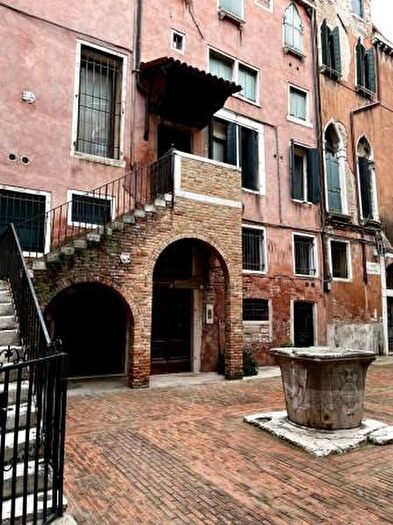 Appartamento con 6 locali in vendita in Campo San Bortolomio, Venezia