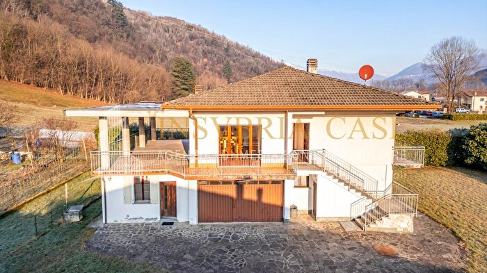 Casa con 7 locali in vendita in Brissago Valtravaglia