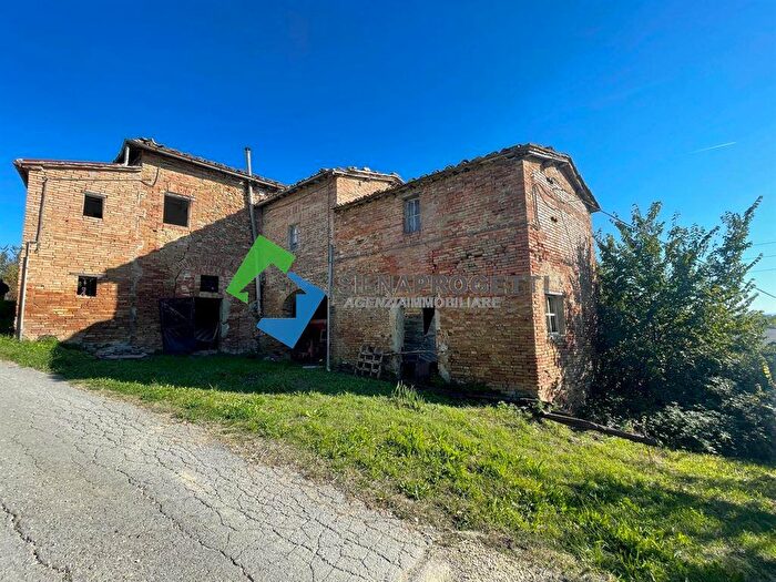 Casa con 10 locali in vendita in Strada di Ginestreto, Siena