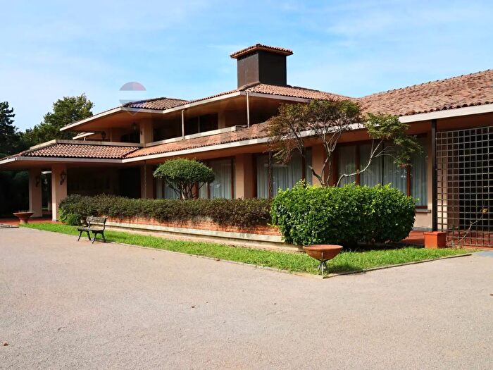 Casa con 11 locali in vendita in Torre D'Isola