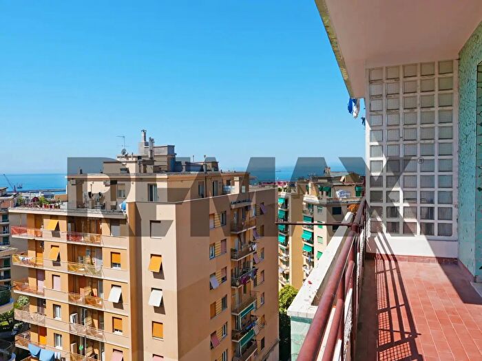 Appartamento con 7 locali in vendita in Corso Ferdinando Magellano, Genova