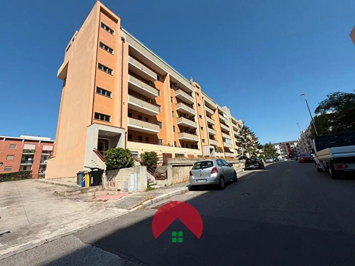 Appartamento con 6 locali in vendita in Via Sinni, Matera