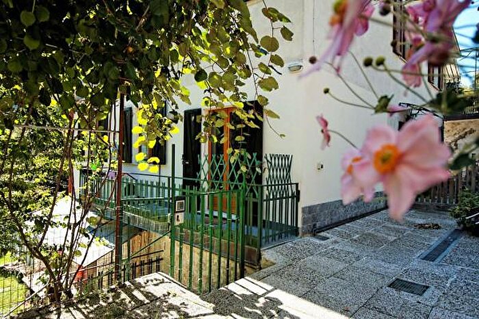 Appartamento bilocale in vendita in Via Pian delle Noci, Alta Valle Intelvi