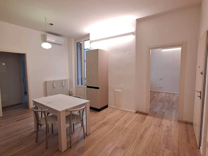 Appartamento trilocale in affitto in Piazza Malvezzi, Centro Storico, Desenzano del Garda