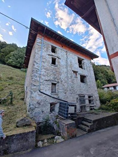 Casa con 6 locali in vendita in Via Vittoria Peduzzi, Schignano