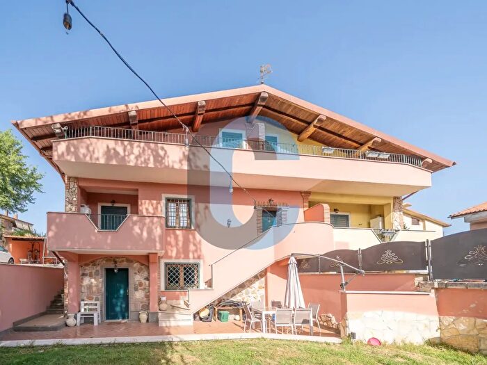 Casa con 5 locali in vendita in Via Novembre, Rocca Di Papa