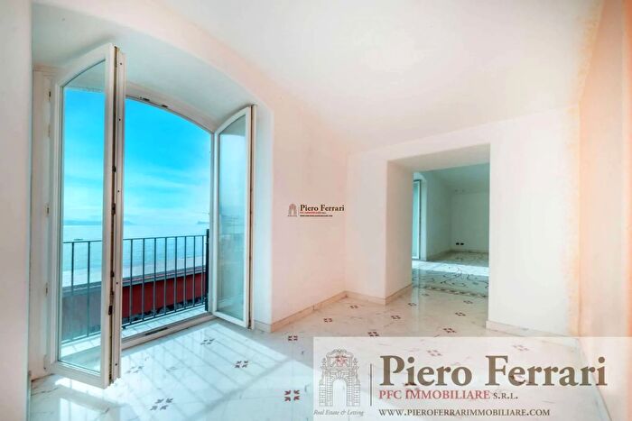 Appartamento con 6 locali in vendita in Via Posillipo Napoli, Napoli