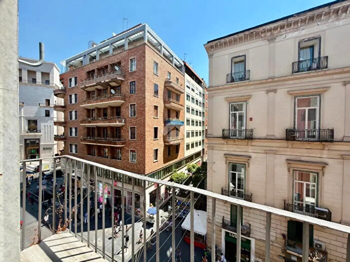 Appartamento bilocale in vendita in Adiacente Via Toledo, Napoli