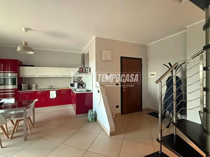Appartamento con 5 locali in vendita in Via Mario Careddu, Asti