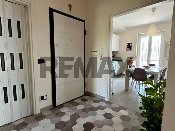 Appartamento trilocale in vendita in Via Zeccarelle, Minturno