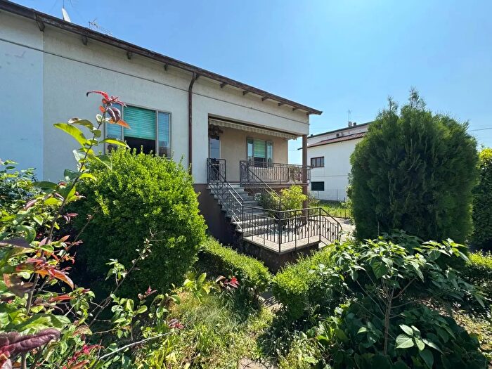 Casa con 9 locali in vendita in Via Matteotti, Sovizzo