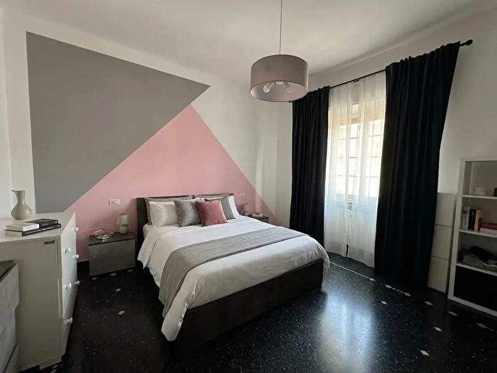 Appartamento con 5 locali in affitto in Via Villini Negrone, Genova