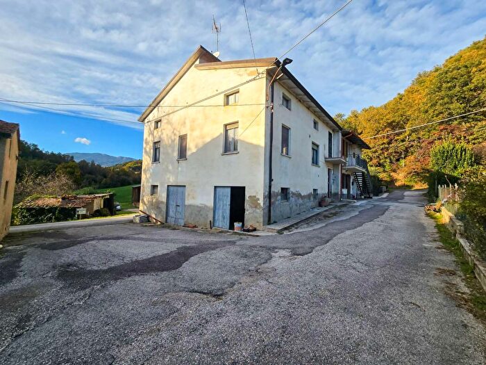 Casa quadrilocale in vendita in Località Ponte Doccia, Piandimeleto