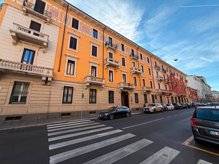 Appartamento trilocale in affitto in Via Spartaco, Montenero, Milano