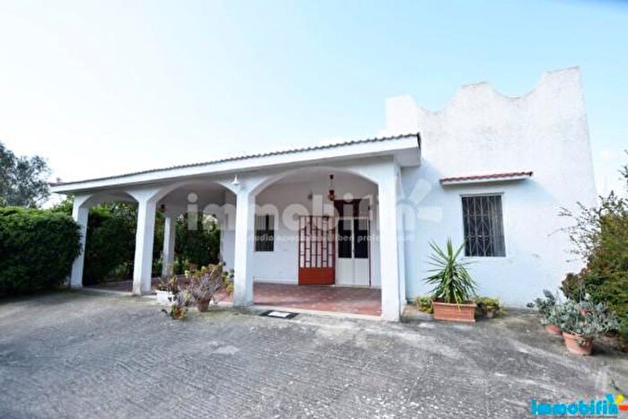 Casa con 5 locali in vendita in Oria