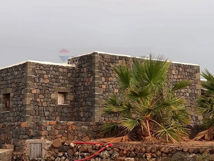 Appartamento con 6 locali in vendita in Localita Kuddia Bruciata, Pantelleria