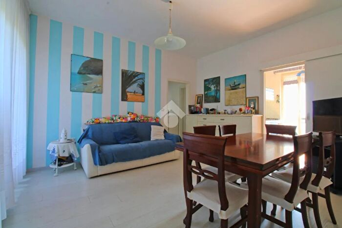 Appartamento quadrilocale in vendita in Via Pescara, Numana