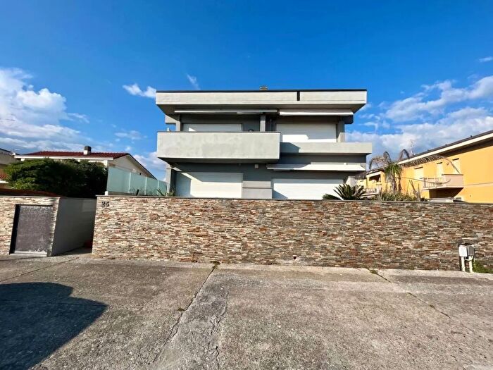 Appartamento con 5 locali in vendita in Carrara