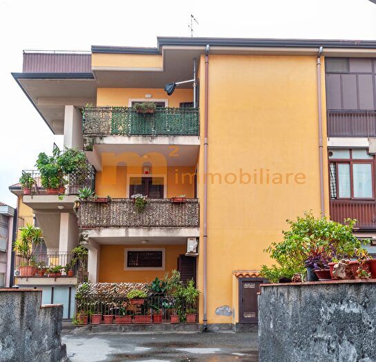 Appartamento con 5 locali in vendita in Via Sciarelle, Acireale