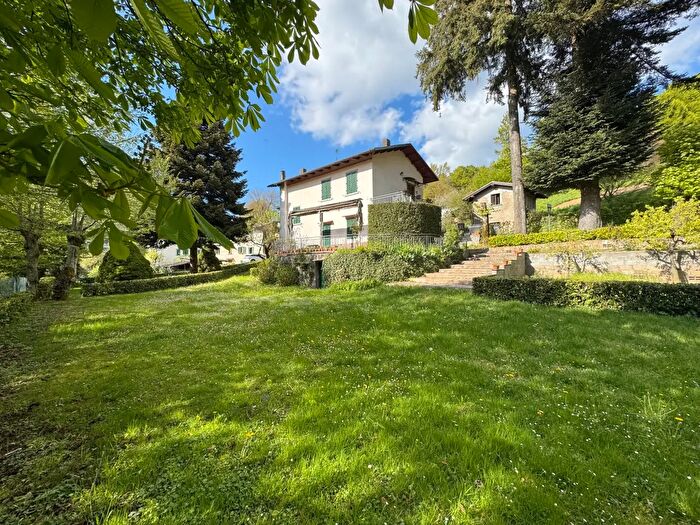 Casa con 8 locali in vendita in Via dellAppennino, Vernio